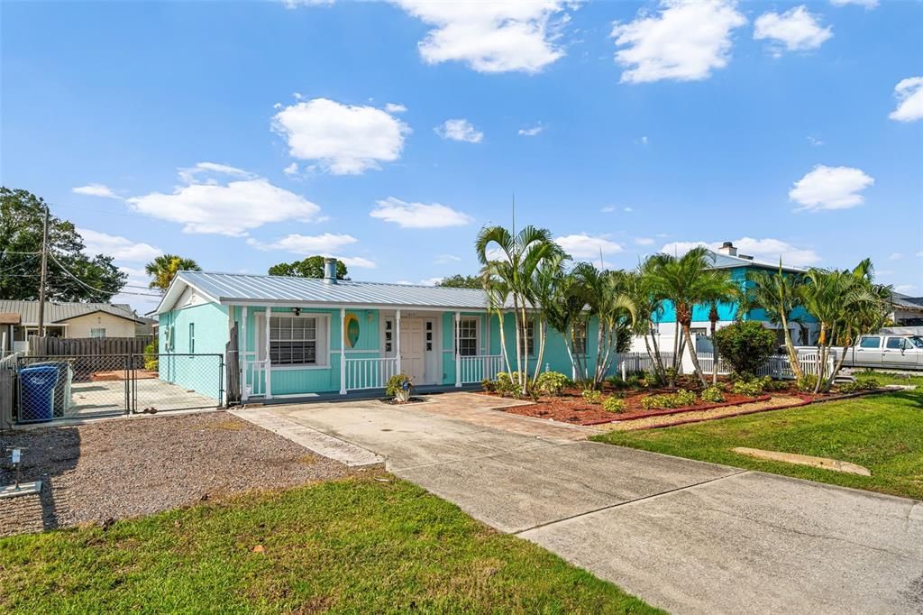 For Sale: $328,800 (3 beds, 2 baths, 1371 Square Feet)
