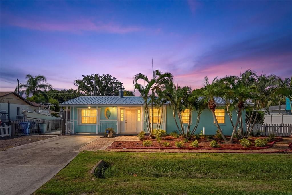 For Sale: $328,800 (3 beds, 2 baths, 1371 Square Feet)
