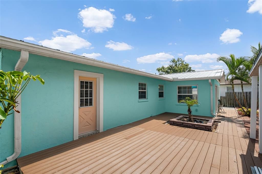 For Sale: $328,800 (3 beds, 2 baths, 1371 Square Feet)