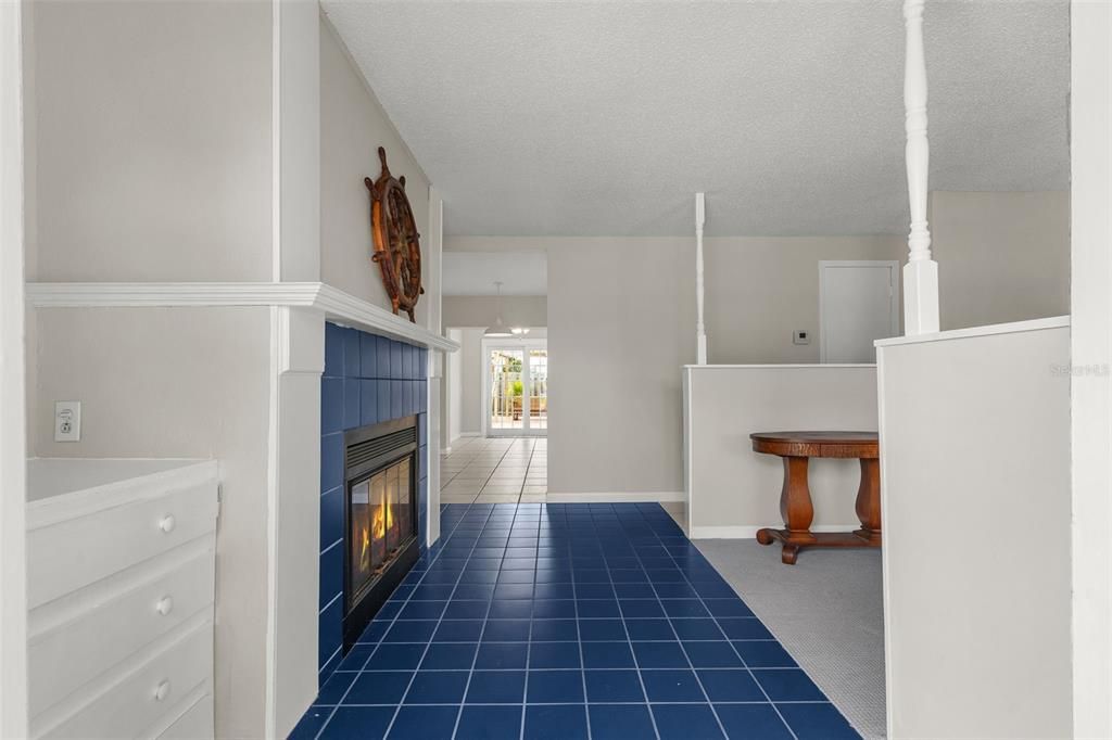 For Sale: $328,800 (3 beds, 2 baths, 1371 Square Feet)