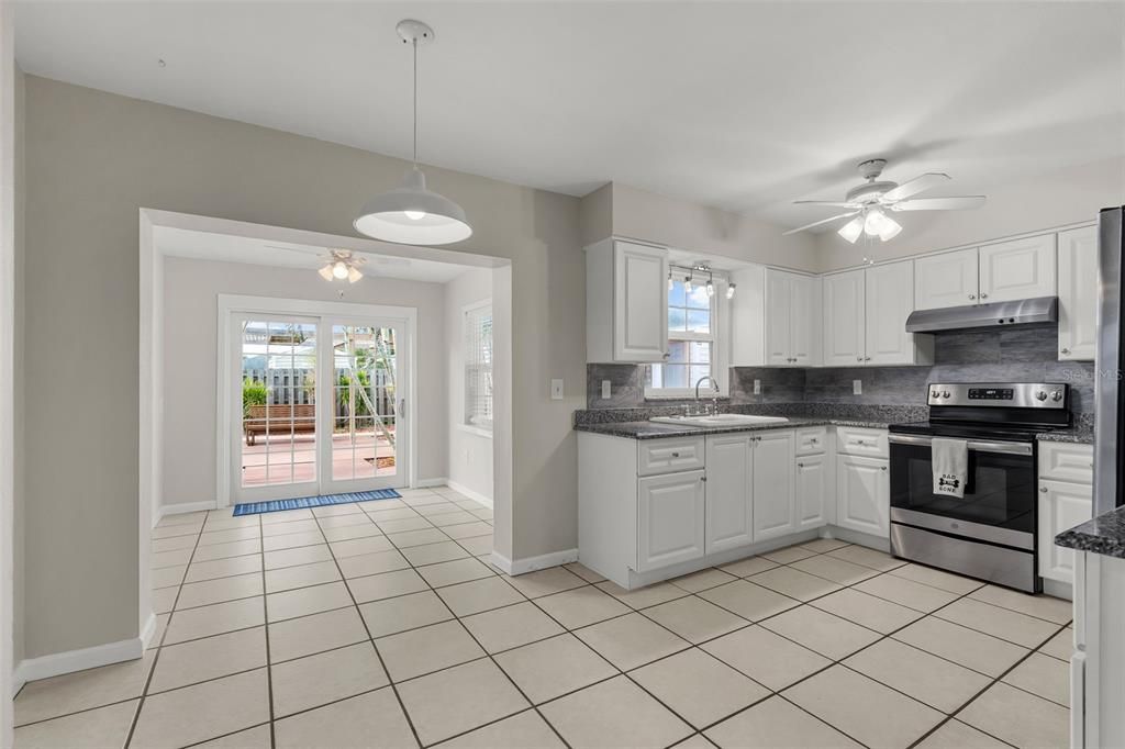 For Sale: $328,800 (3 beds, 2 baths, 1371 Square Feet)