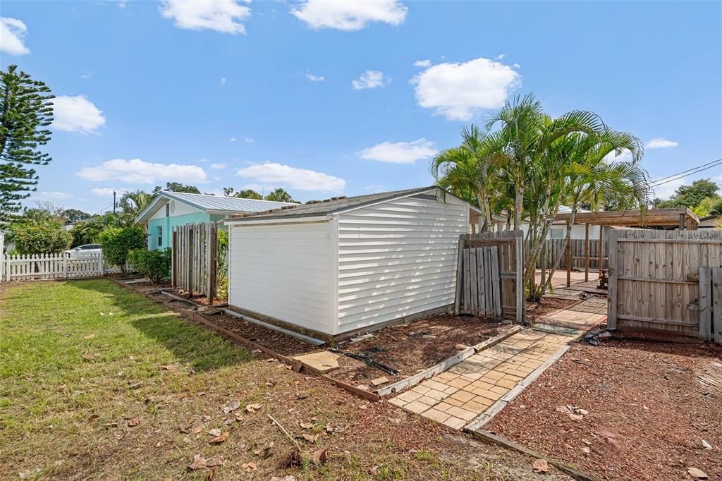 For Sale: $328,800 (3 beds, 2 baths, 1371 Square Feet)