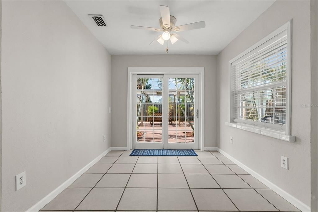 For Sale: $328,800 (3 beds, 2 baths, 1371 Square Feet)