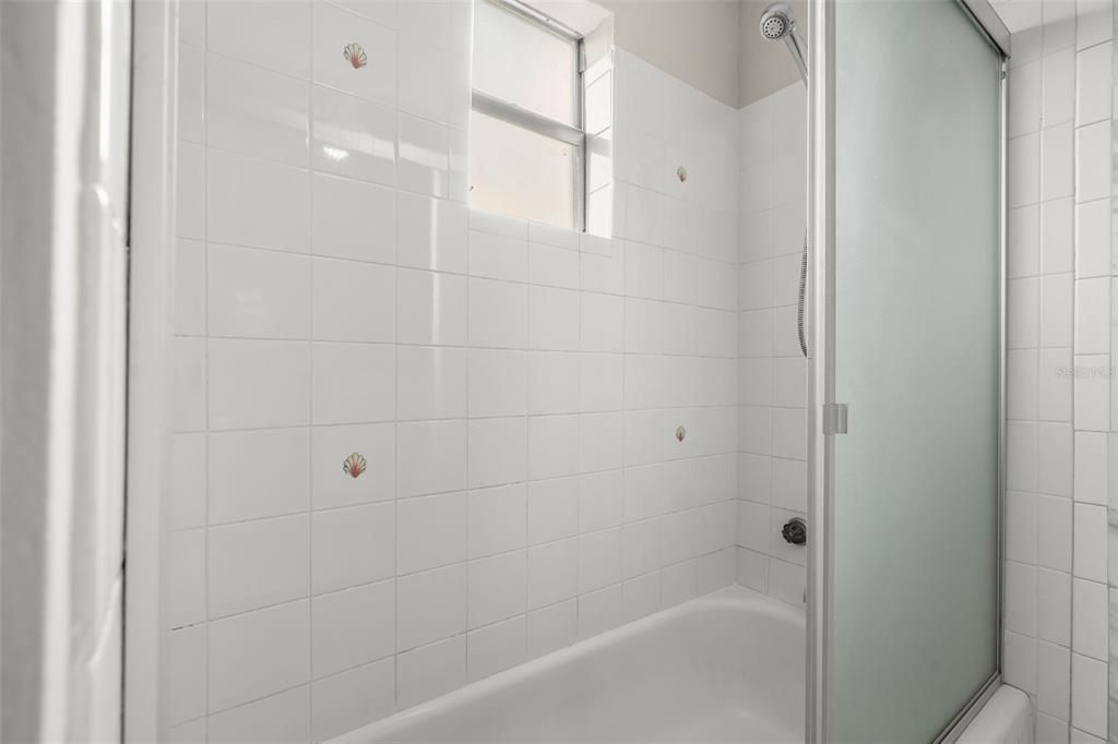For Sale: $328,800 (3 beds, 2 baths, 1371 Square Feet)