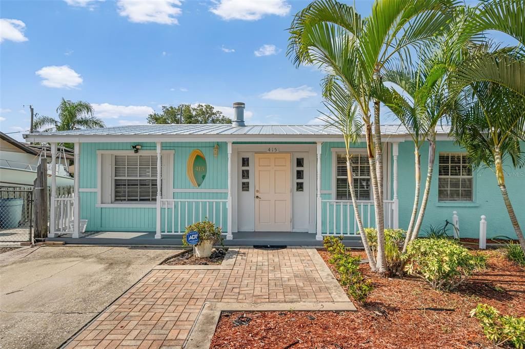 For Sale: $328,800 (3 beds, 2 baths, 1371 Square Feet)