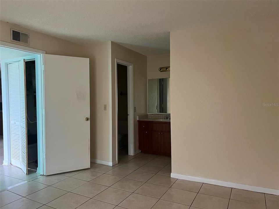 На продажу: $153,000 (2 спален, 2 ванн, 898 Квадратных фут)