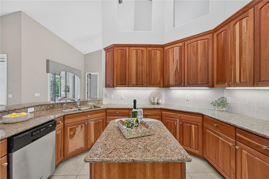 En Venta: $609,000 (3 camas, 3 baños, 2696 Pies cuadrados)