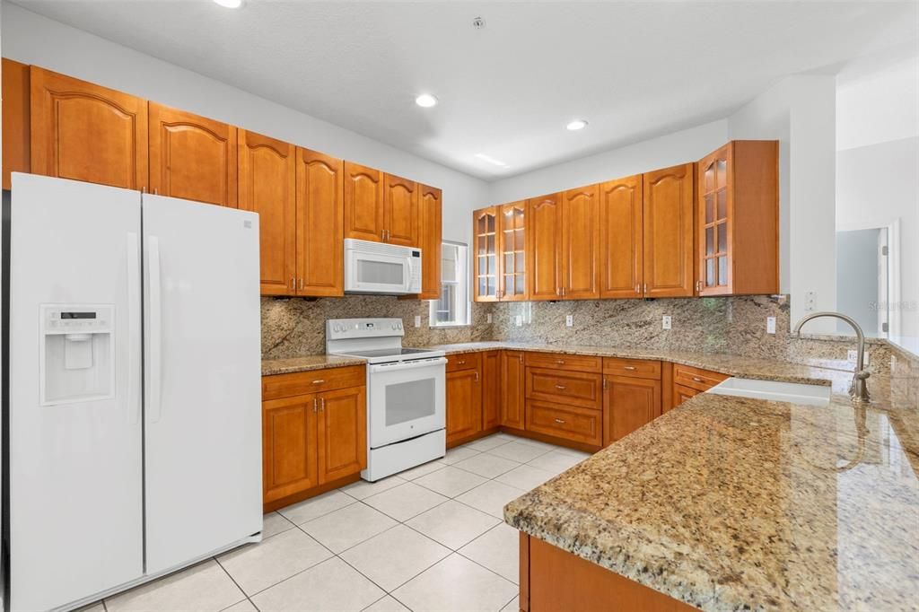 На продажу: $399,999 (3 спален, 2 ванн, 1850 Квадратных фут)