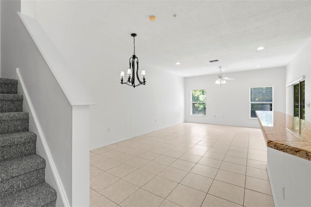 На продажу: $399,999 (3 спален, 2 ванн, 1850 Квадратных фут)
