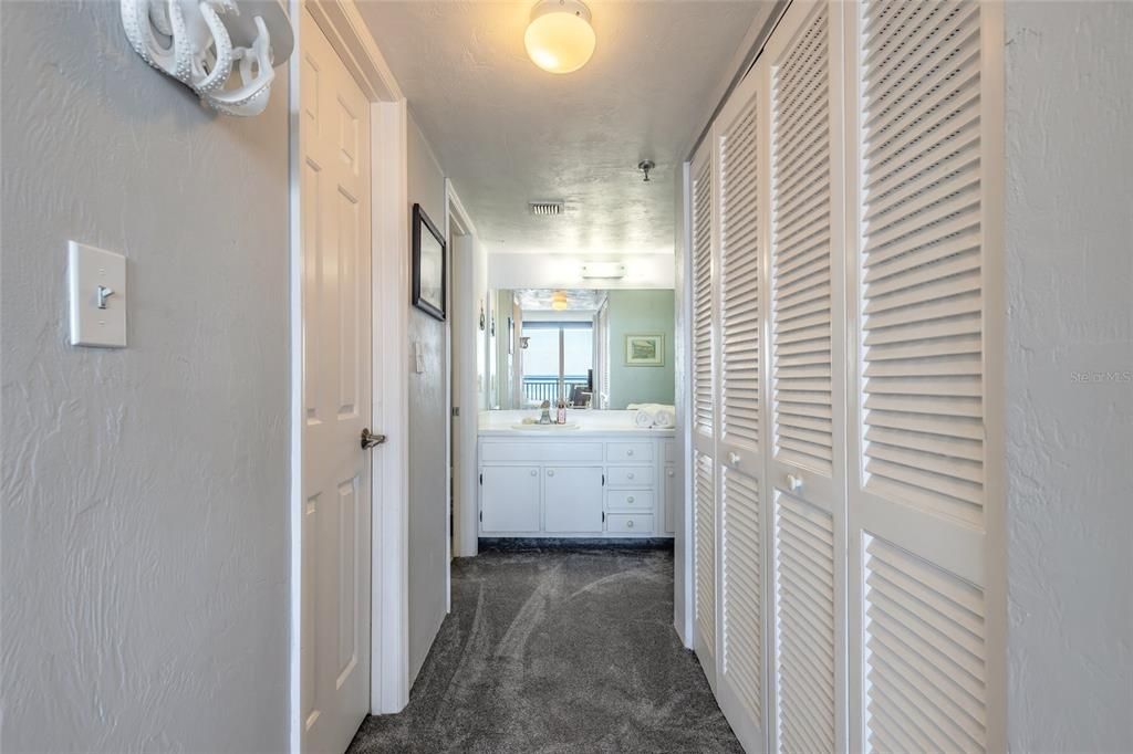 For Sale: $589,900 (2 beds, 2 baths, 1263 Square Feet)