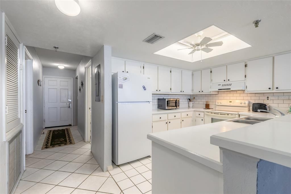 For Sale: $589,900 (2 beds, 2 baths, 1263 Square Feet)