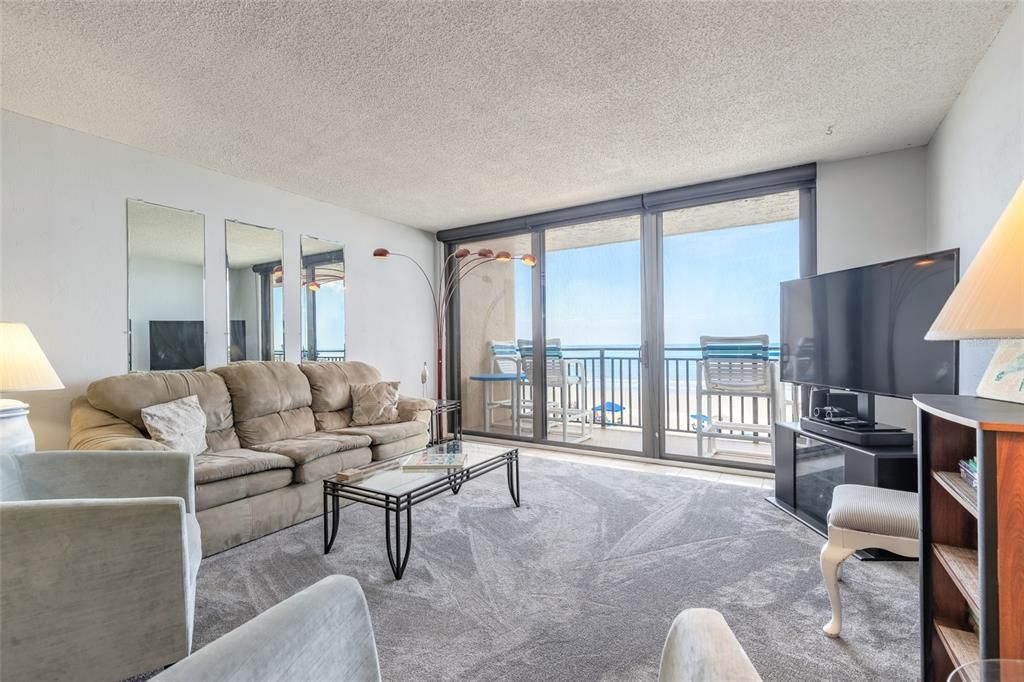 For Sale: $589,900 (2 beds, 2 baths, 1263 Square Feet)