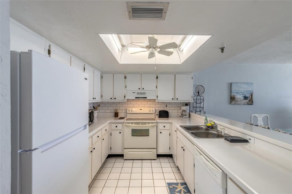 For Sale: $589,900 (2 beds, 2 baths, 1263 Square Feet)