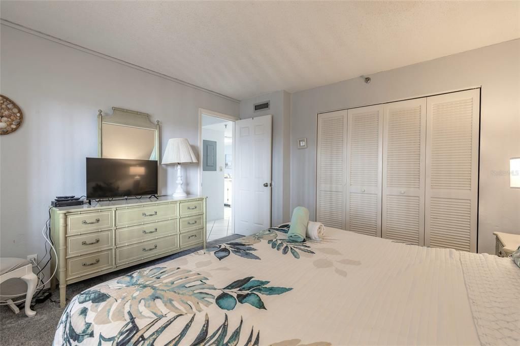 For Sale: $589,900 (2 beds, 2 baths, 1263 Square Feet)
