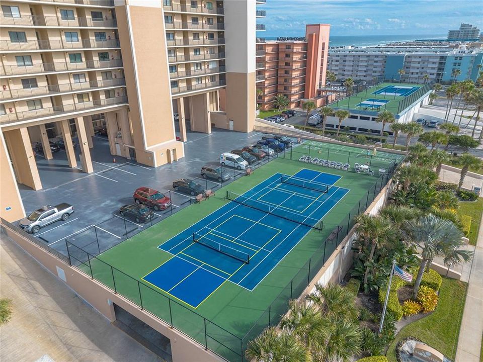 For Sale: $589,900 (2 beds, 2 baths, 1263 Square Feet)