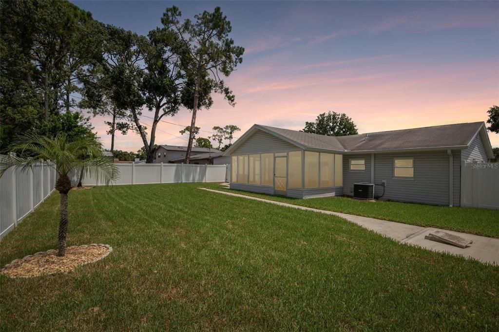 For Sale: $349,000 (2 beds, 1 baths, 1148 Square Feet)