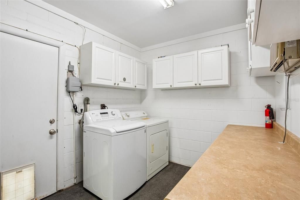 For Sale: $349,000 (2 beds, 1 baths, 1148 Square Feet)