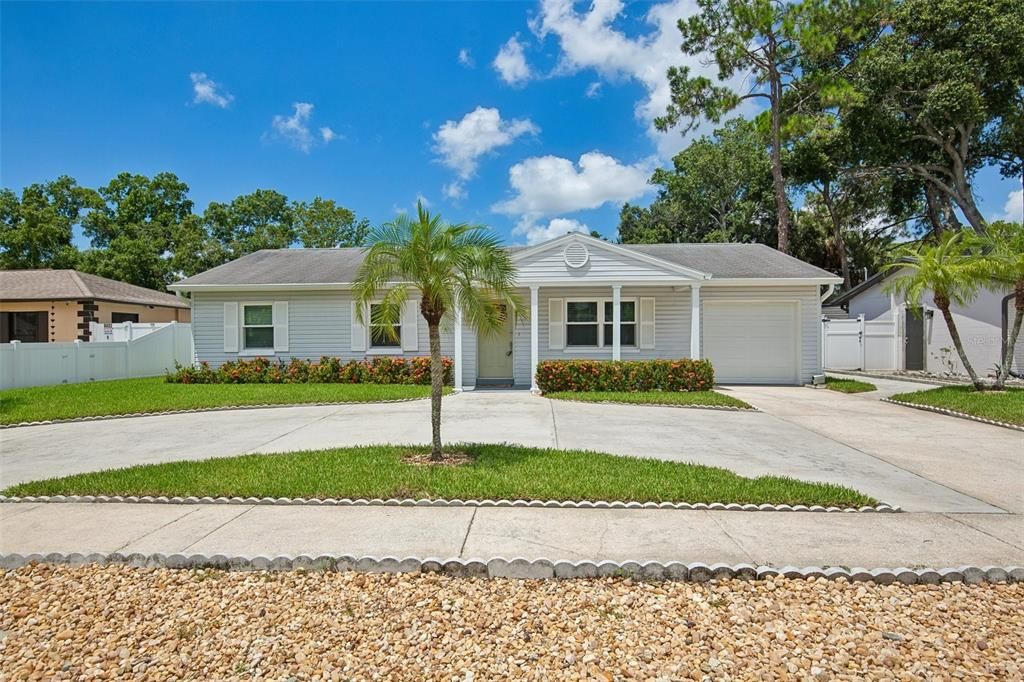 For Sale: $349,000 (2 beds, 1 baths, 1148 Square Feet)