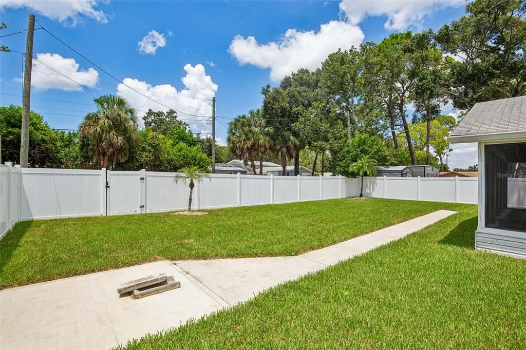 For Sale: $349,000 (2 beds, 1 baths, 1148 Square Feet)