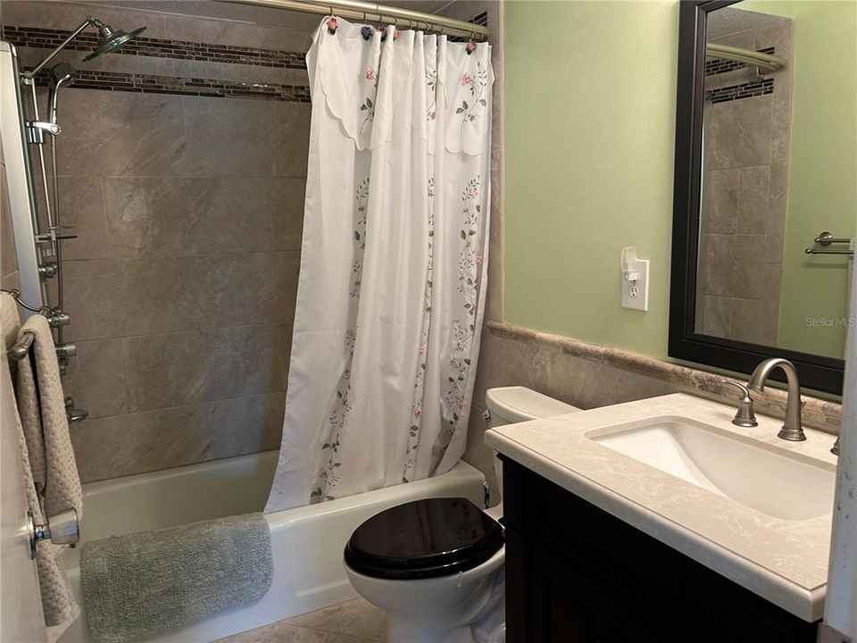 For Rent: $1,950 (2 beds, 2 baths, 992 Square Feet)