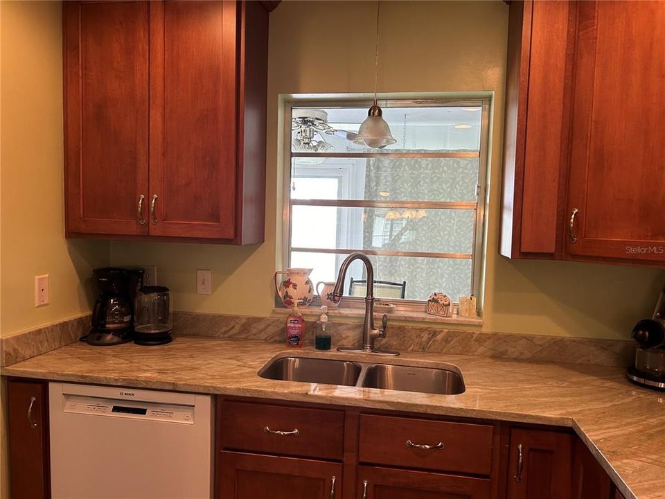 For Rent: $1,950 (2 beds, 2 baths, 992 Square Feet)