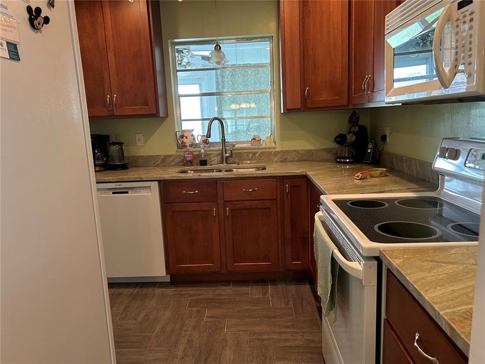 For Rent: $1,950 (2 beds, 2 baths, 992 Square Feet)