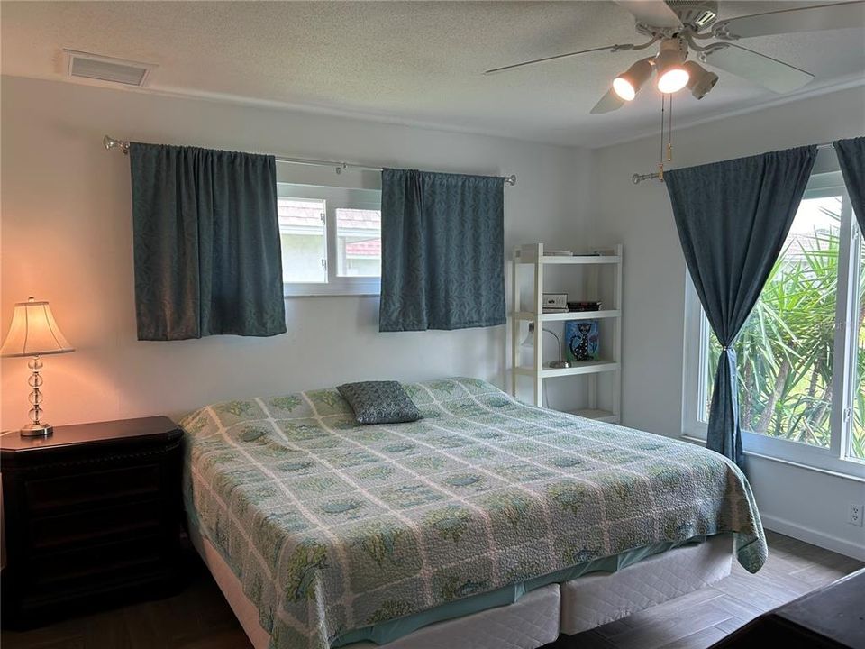 For Rent: $1,950 (2 beds, 2 baths, 992 Square Feet)