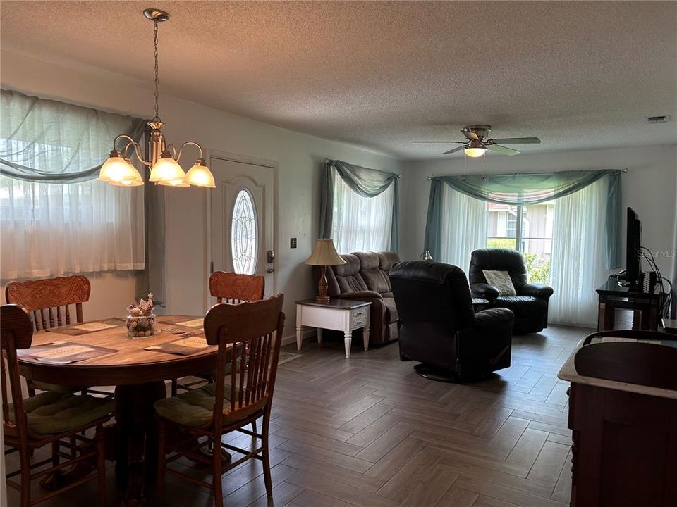 For Rent: $1,950 (2 beds, 2 baths, 992 Square Feet)