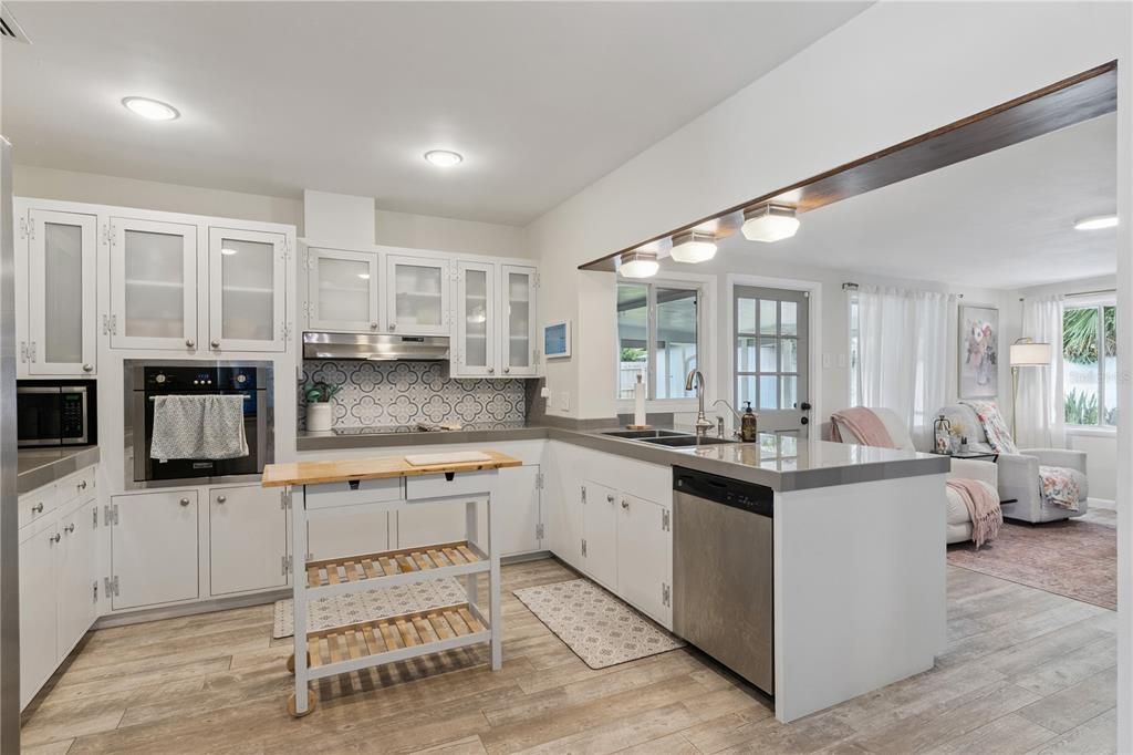For Sale: $475,000 (3 beds, 2 baths, 2016 Square Feet)