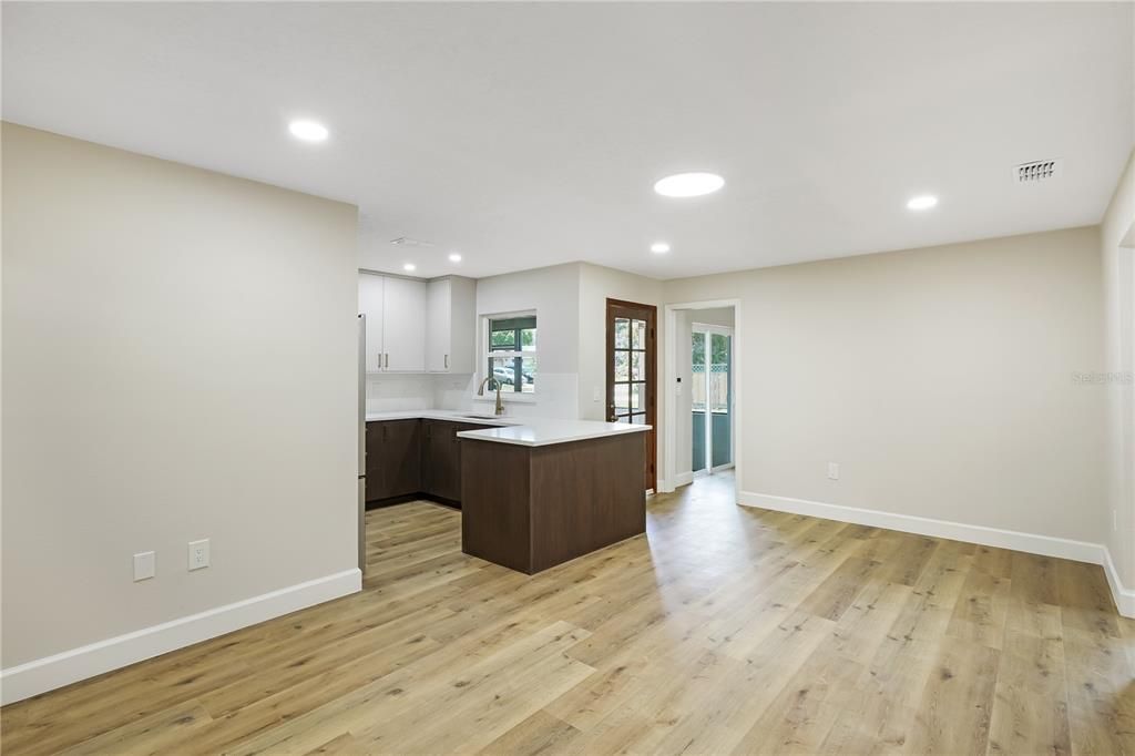 На продажу: $465,000 (4 спален, 2 ванн, 1680 Квадратных фут)