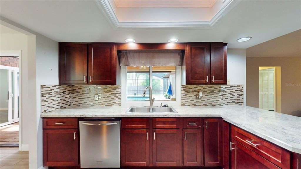 На продажу: $415,000 (3 спален, 2 ванн, 1735 Квадратных фут)