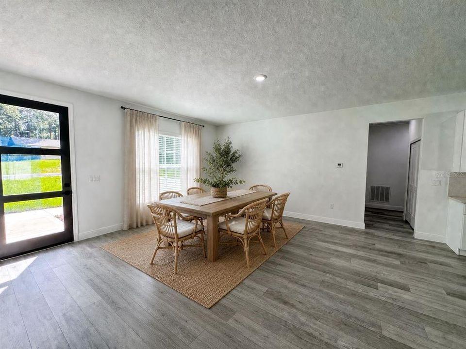 В аренду: $1,995 (4 спален, 2 ванн, 1774 Квадратных фут)