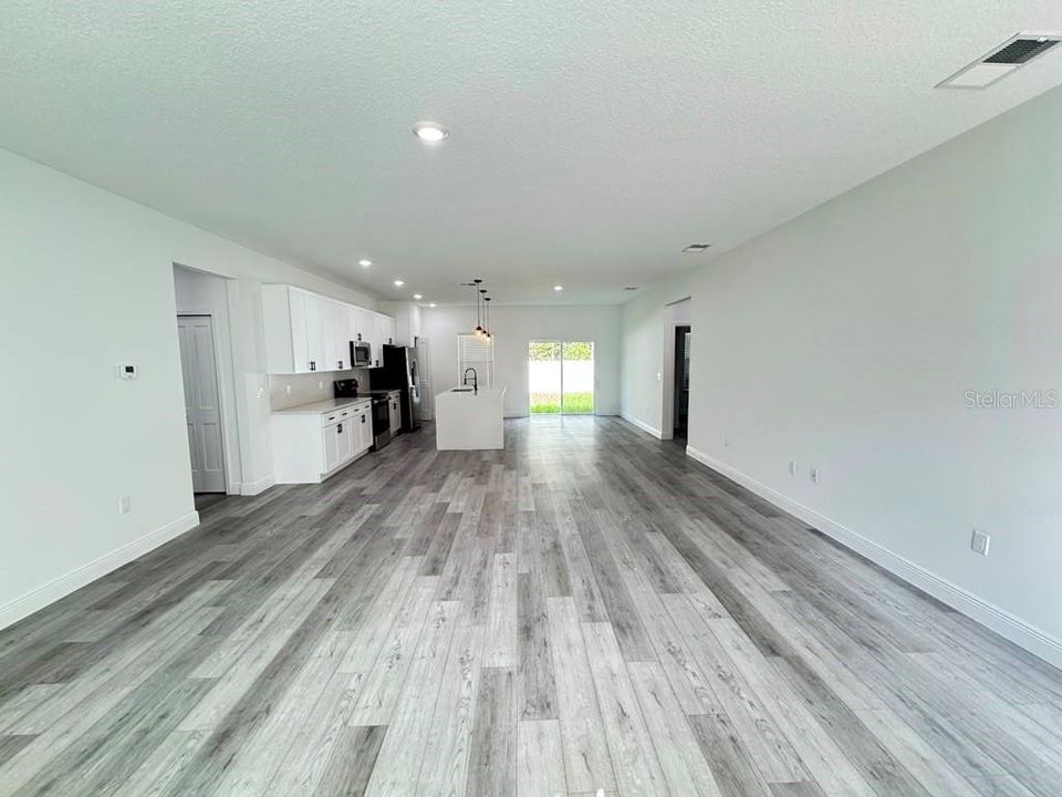 В аренду: $1,995 (4 спален, 2 ванн, 1774 Квадратных фут)