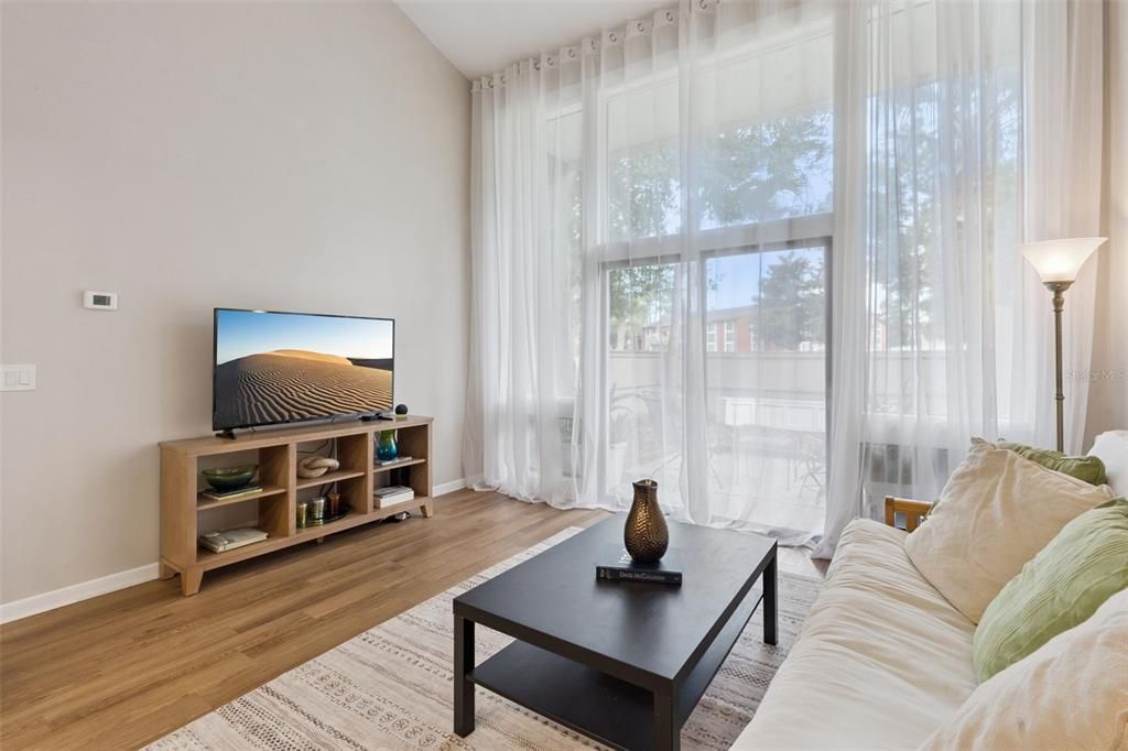 На продажу: $150,000 (1 спален, 1 ванн, 918 Квадратных фут)
