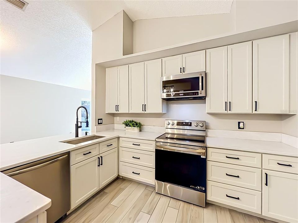 Active With Contract: $350,000 (3 beds, 2 baths, 1448 Square Feet)