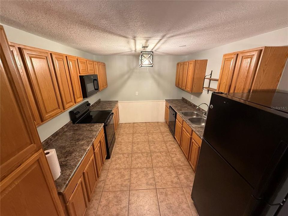 For Rent: $1,875 (2 beds, 1 baths, 1140 Square Feet)