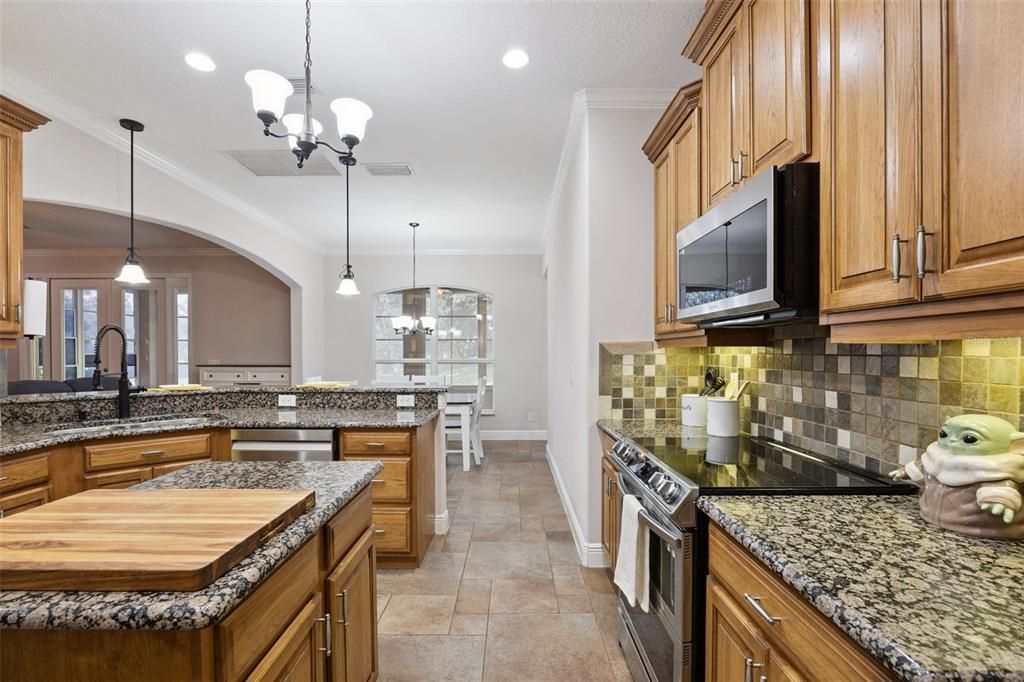 For Sale: $650,000 (5 beds, 4 baths, 3763 Square Feet)
