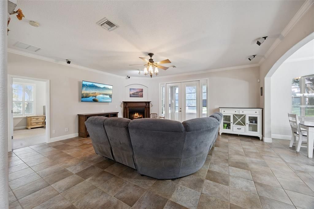 For Sale: $650,000 (5 beds, 4 baths, 3763 Square Feet)
