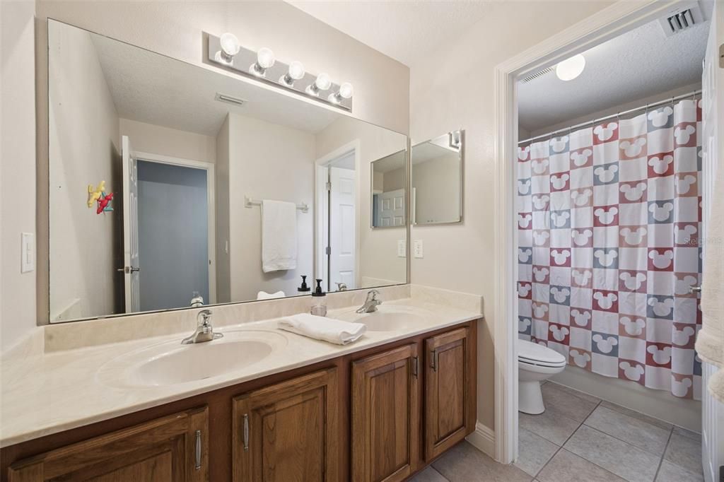 For Sale: $650,000 (5 beds, 4 baths, 3763 Square Feet)