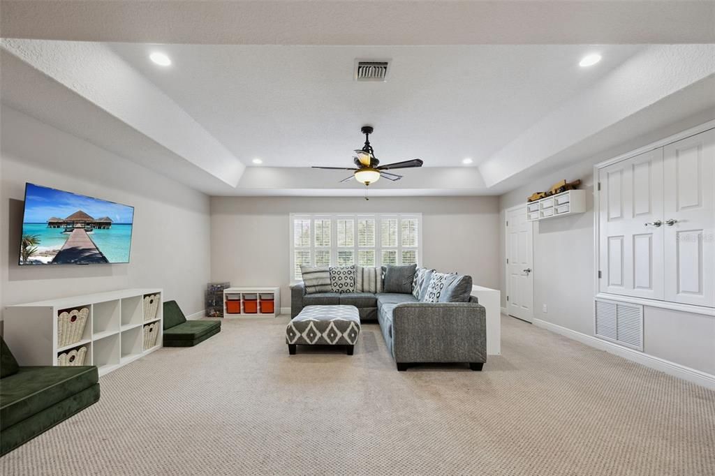 For Sale: $650,000 (5 beds, 4 baths, 3763 Square Feet)