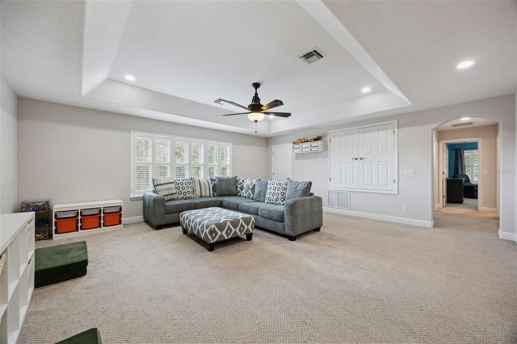 For Sale: $650,000 (5 beds, 4 baths, 3763 Square Feet)