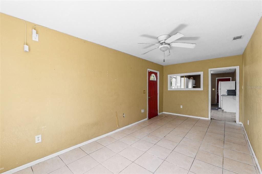 For Sale: $135,000 (2 beds, 1 baths, 800 Square Feet)