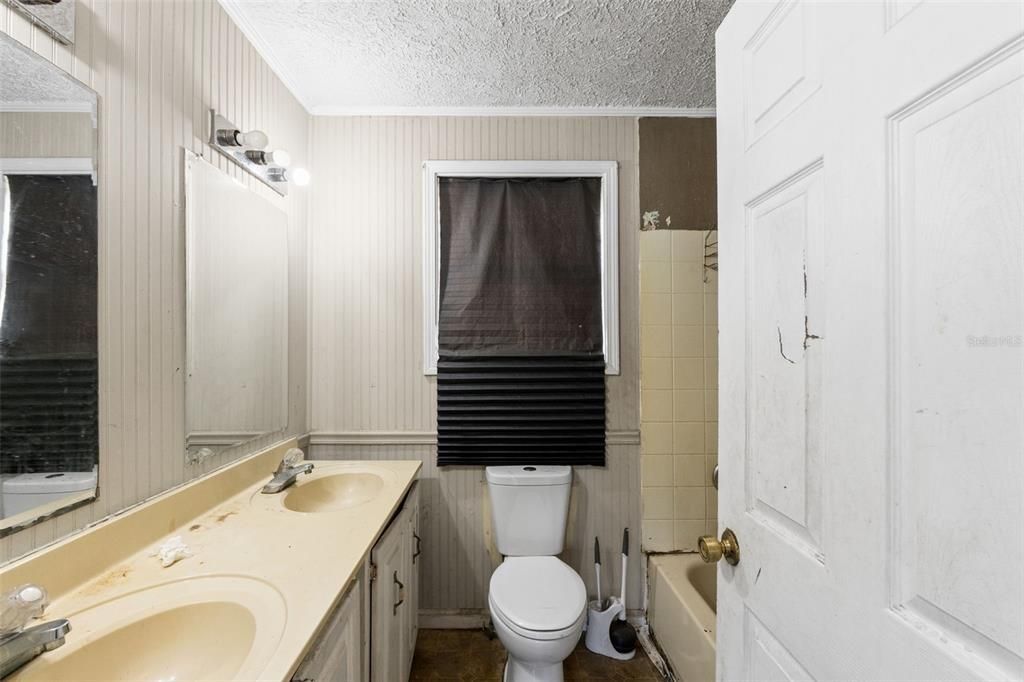 For Sale: $135,000 (2 beds, 1 baths, 800 Square Feet)