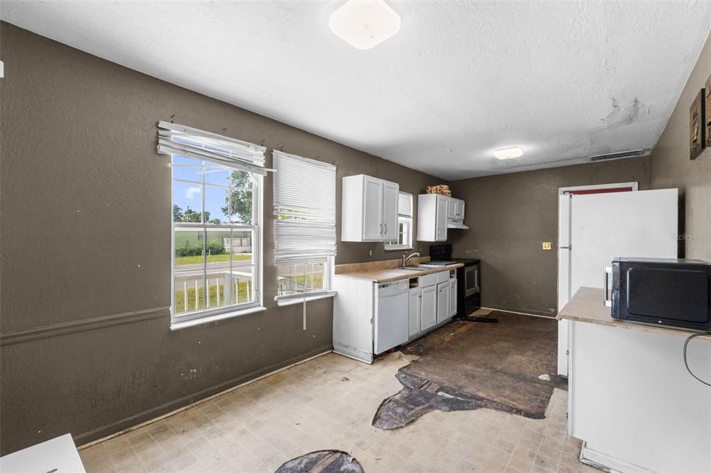 For Sale: $135,000 (2 beds, 1 baths, 800 Square Feet)