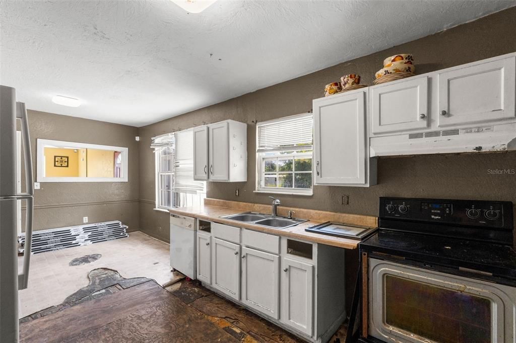 For Sale: $135,000 (2 beds, 1 baths, 800 Square Feet)