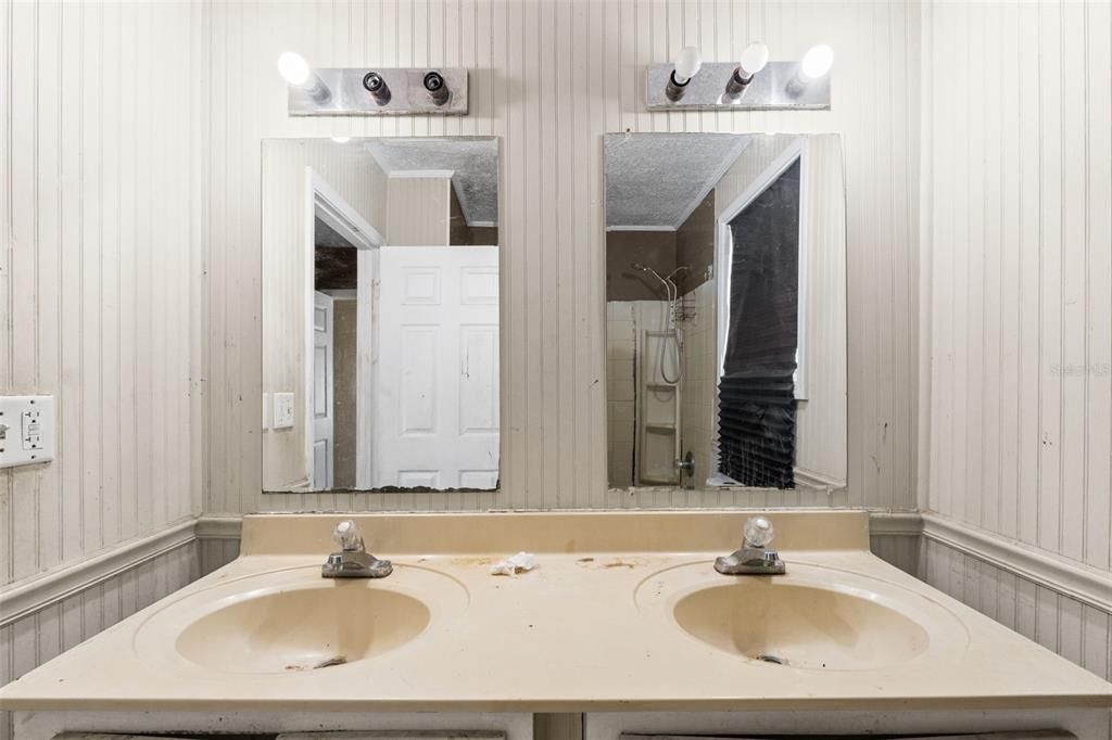 For Sale: $135,000 (2 beds, 1 baths, 800 Square Feet)