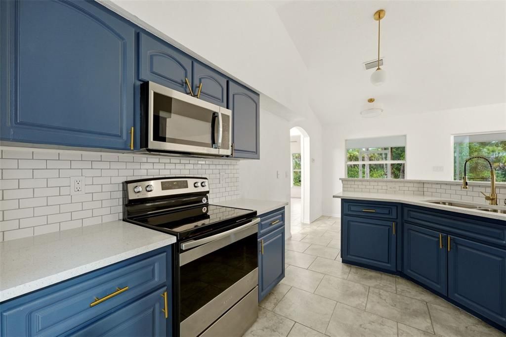 For Sale: $339,900 (3 beds, 2 baths, 1590 Square Feet)