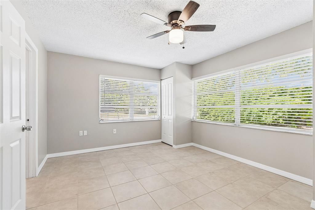 На продажу: $244,900 (3 спален, 2 ванн, 1080 Квадратных фут)