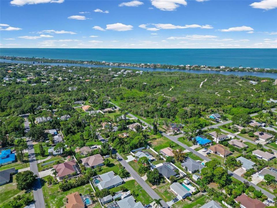 На продажу: $349,900 (2 спален, 2 ванн, 967 Квадратных фут)