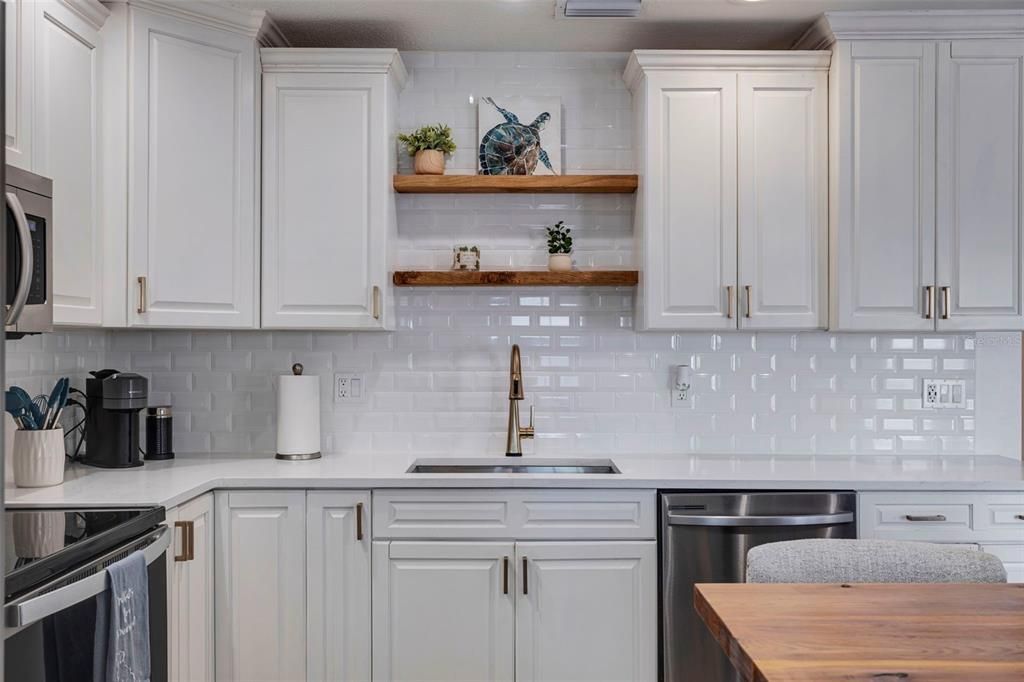 For Rent: $3,500 (2 beds, 1 baths, 825 Square Feet)